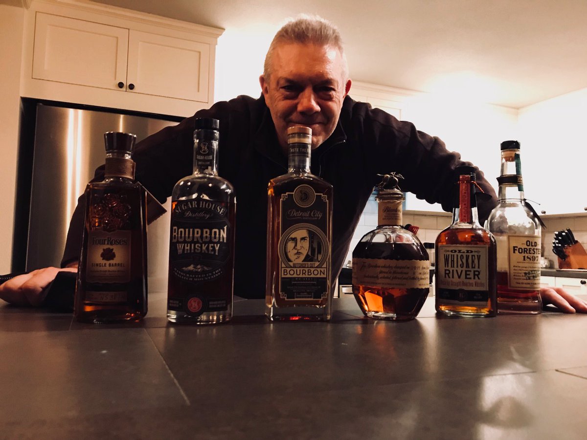 Lukens_At_Large's tweet photo. Merry Christmas! #bourbonrules @700espn https://t.co/B2jaHfRyuQ
