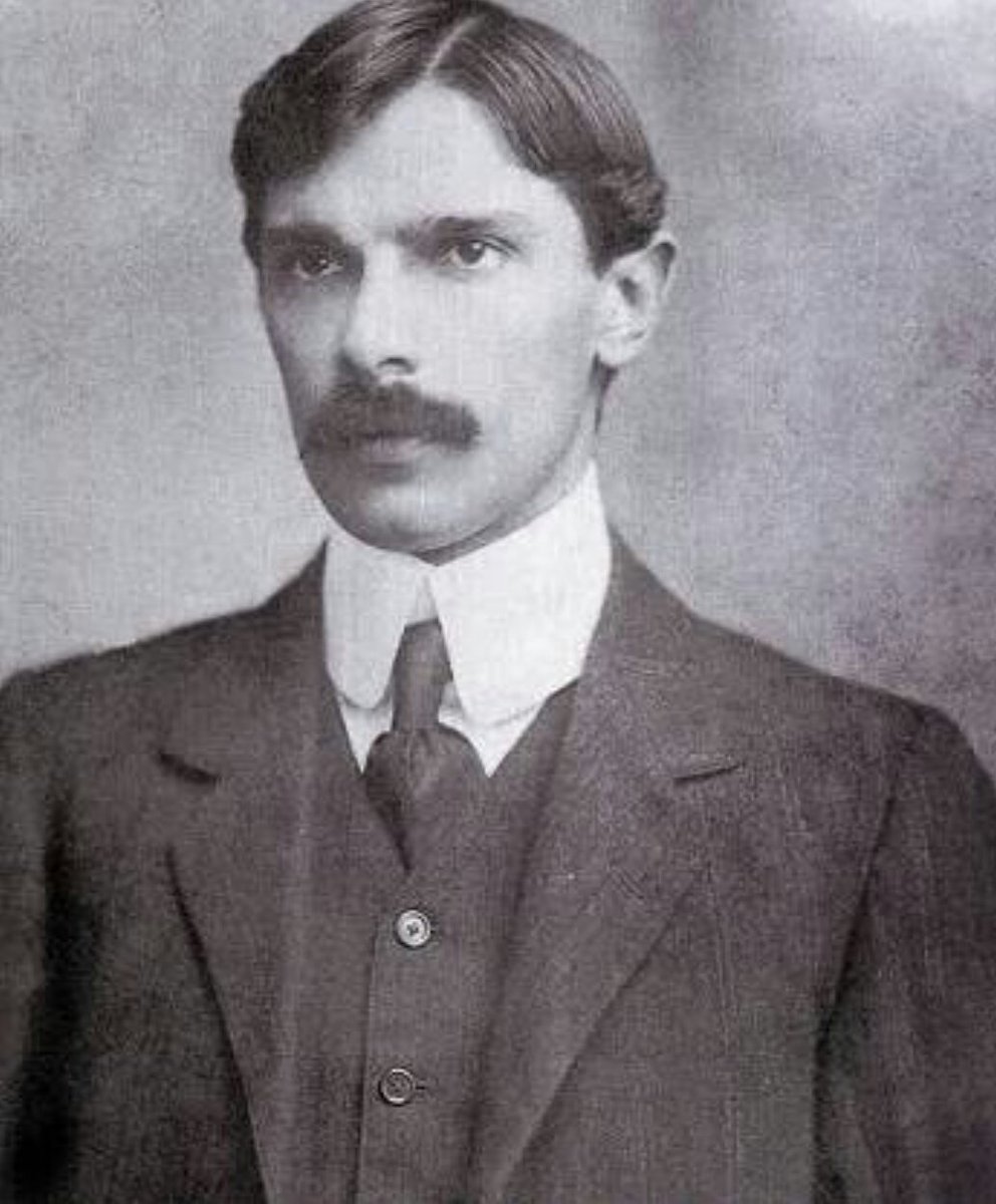 ArsheeaT's tweet photo. Happy birthday to the most handsome leader of all time 😍
#QuaidEAzam https://t.co/kBu1MxsOAu