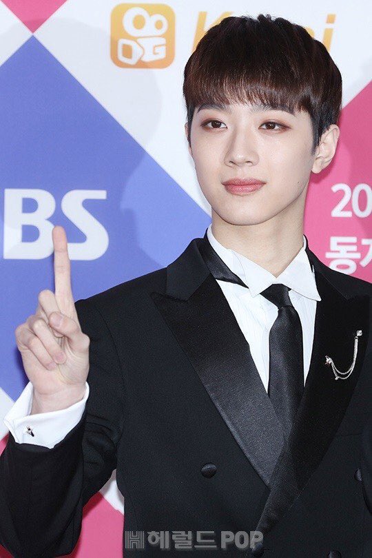 realdefnik's tweet photo. what have you done to my son Guanlin https://t.co/sHnTrKHHkZ