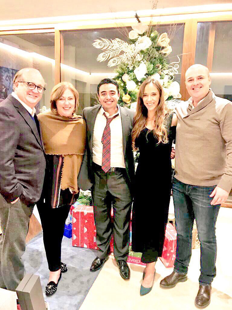 Hoy pase una muy feliz navidad festejando el nacimiento de Cristo acompañado de personas muy especiales en mi vida. Tuve la oportunidad de orar y dar gracias; Les amo y oro por Ustedes como #Familia. #Navidad #TQA