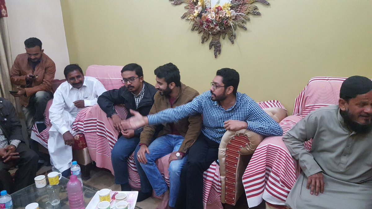 APML_EAST's tweet photo. Vice president Sindh south region @syed_emaduddin & General secretary #DistEast @AzfarAli78 metting with Shah faisal town public PS120 & convencing for 7th Jan jalsa in #DistCentral liaquatabad fly over.
@APMLOfficial_
@MazharAbbasGEO @Maria_Memon
@WusatUllahKhan
@DrDanish5 https://t.co/BgCpQh0mxV