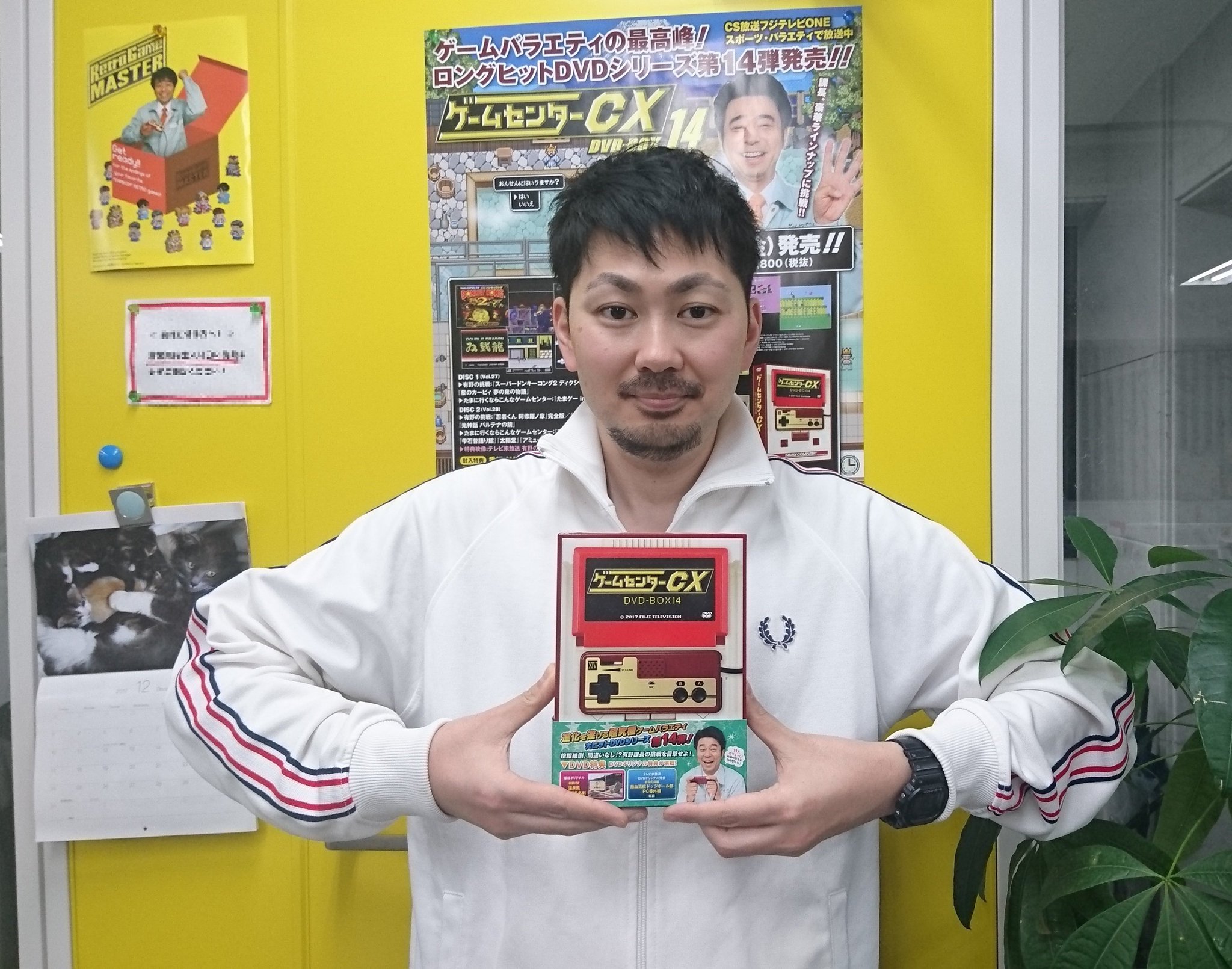 Twitter 上的 公式 ゲームセンターcx 先日の秋葉原dvd発売イベントでもスタンプマンとして大活躍だった中山さんもおススメするbox 14は絶賛発売中 プレゼントにも最適です 初回限定封入特典 はリフレクターシール Gccx T Co Ez45bgnfki Twitter