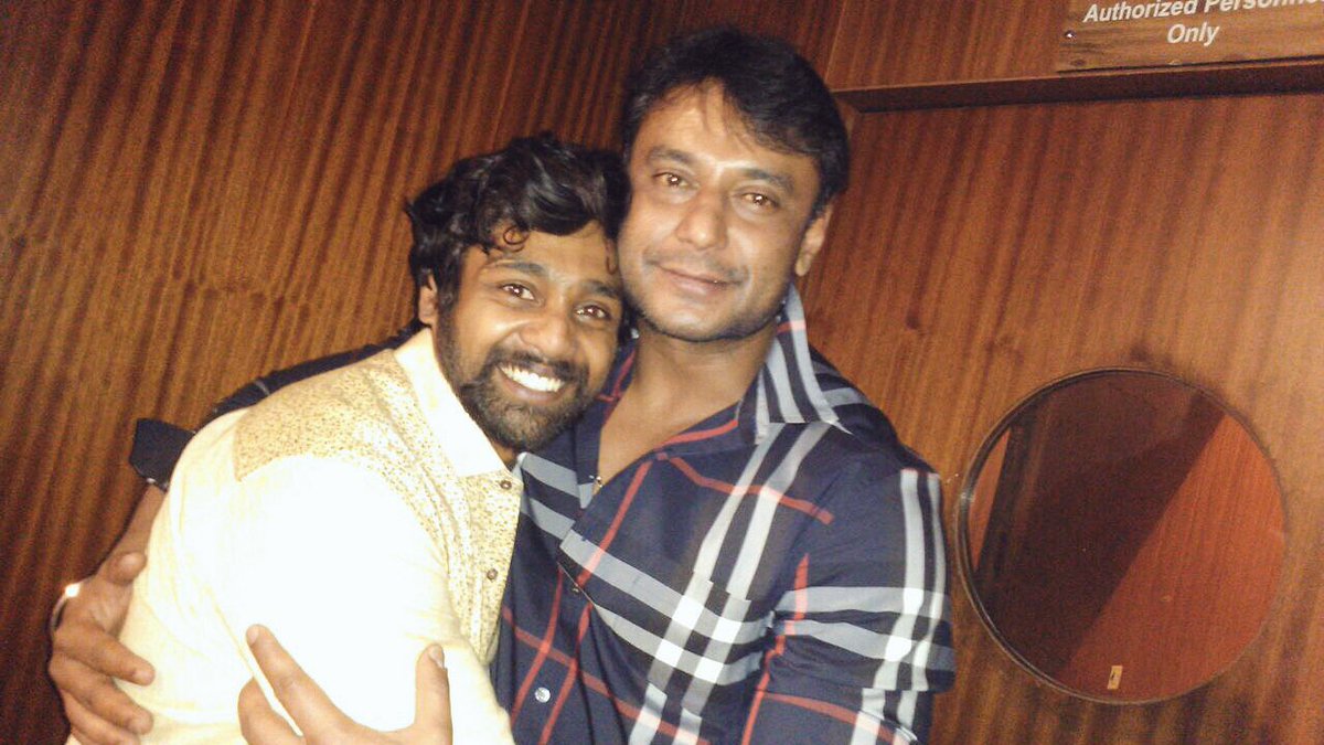 DhruvaSarja's tweet photo. BHARJARI 
102 days 😄
Special Thanks to our 
Challenging Star @dasadarshan sir 
Thank you so much D BOSS 😄
Love you 
ಜೈ ಆಂಜನೇಯ 😄👍🏼 https://t.co/Z8Xyvvo721