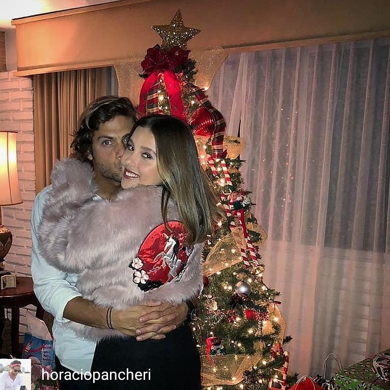 PancheriFansEs's tweet photo. Los titos nos desean una feliz navidad. 
Lo mismo os deseo pareja.😗😗
@PancheriHoracio @soypaulinagoto  #HoracioPancheri💙 #PancheriFans  #FelizNavidad https://t.co/vGi5Q1NUQn