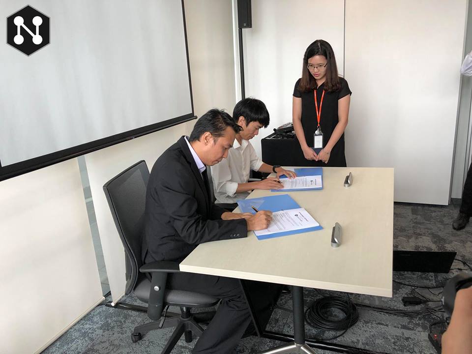 NamiTrade's tweet photo. New office in Singapore with our new Regional Director - Mr.Dennis Ba!
We are putting all effort in building a strong team to fulfill the dream of bringing the best product to the world!
#NamiTrade #NAC #Nami https://t.co/mJRCC5p8bA