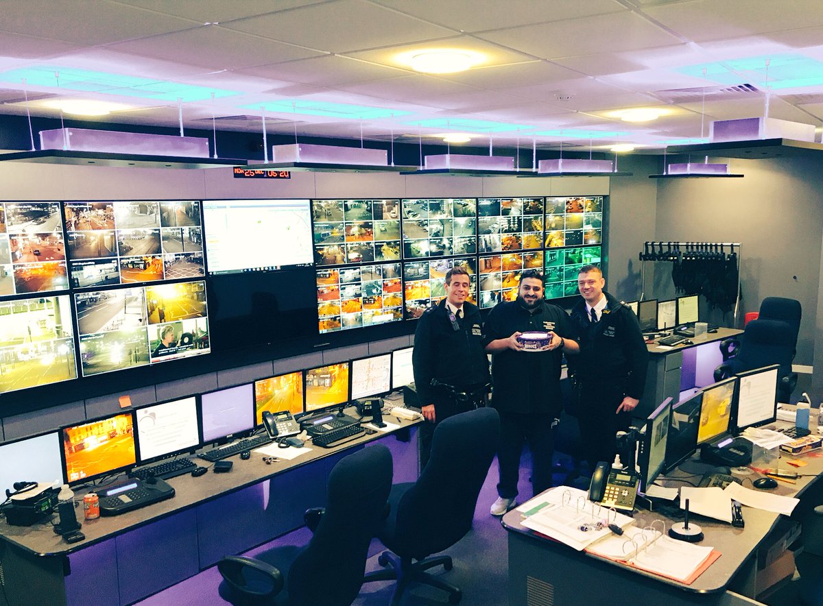 MPSHackney's tweet image. Last stop on the #GDTeamC Xmas Eve tour was @hackneycouncil CCTV control room - an invaluable partner who go above &amp;amp; beyond to help us &amp;amp; keep Hackney safe