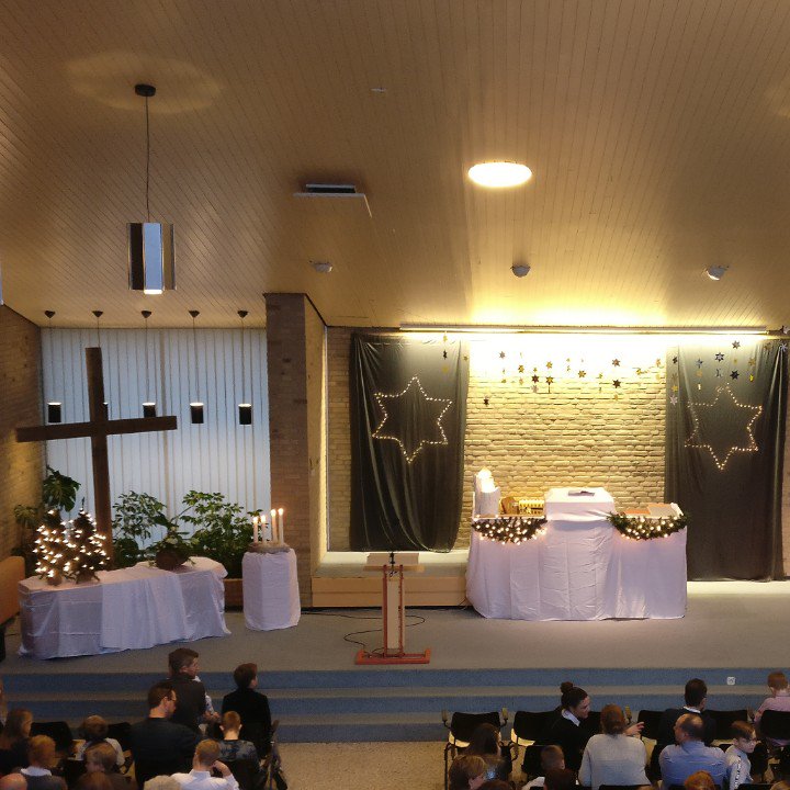 PetraKerk's tweet photo. #Jezus is geboren; wat een feest! Vier je het mee? https://t.co/xIxc9Tc5ss #petrakerk #harderwijk #kerst #kerstdienst https://t.co/w6btD94NAC