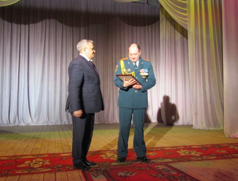 mchs_24's tweet photo. Заместитель начальника Главного управления вручил медали сотрудникам Шарыповского пожарно-спасательного гарнизона  https://t.co/15AqNNEAaF https://t.co/2pBy26I4lJ