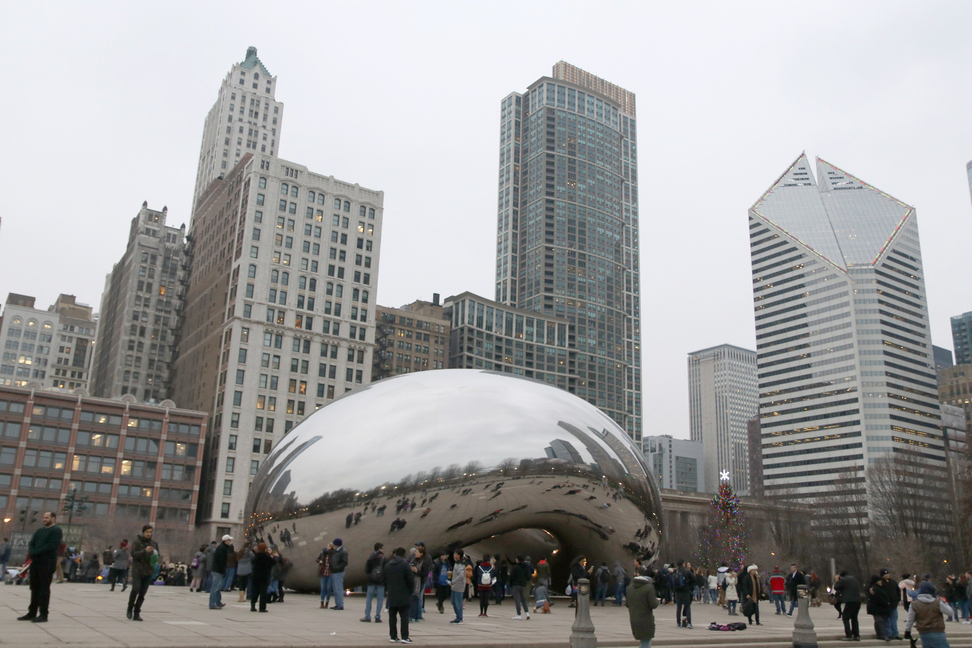 尚美ミュージックカレッジ 管弦打楽器学科 Millennium Parkにあるクラウド ゲート前で記念撮影 鏡面仕上げの巨大なオブジェで シカゴの空と町並みが映り込むおすすめ観光スポットです T Co Uqgcap1ht8 Twitter