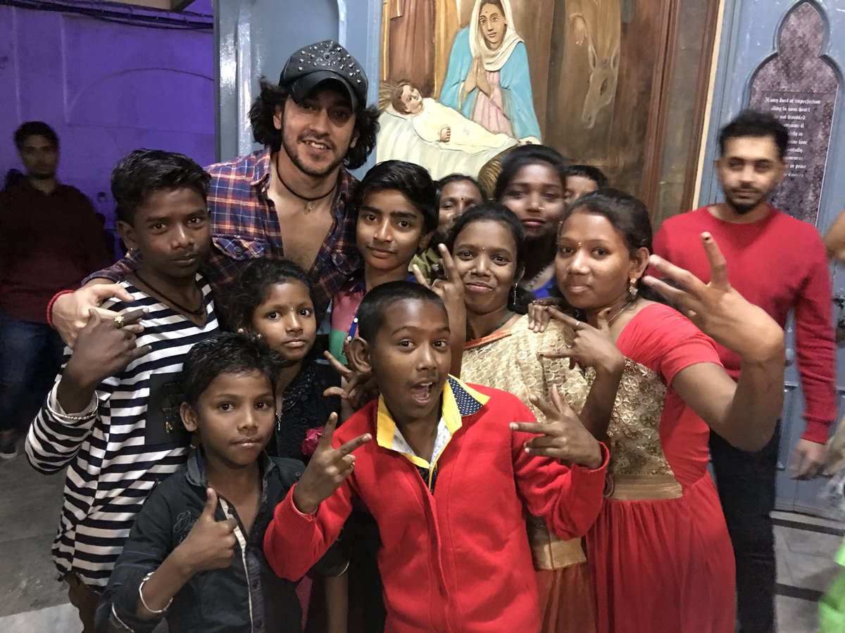 iamRishabhSinha's tweet photo. Merry Christmas 🎄 it’s not about being Rich .. it’s about being Human. https://t.co/yu7e0rMW46. https://t.co/syxiTG1vZc