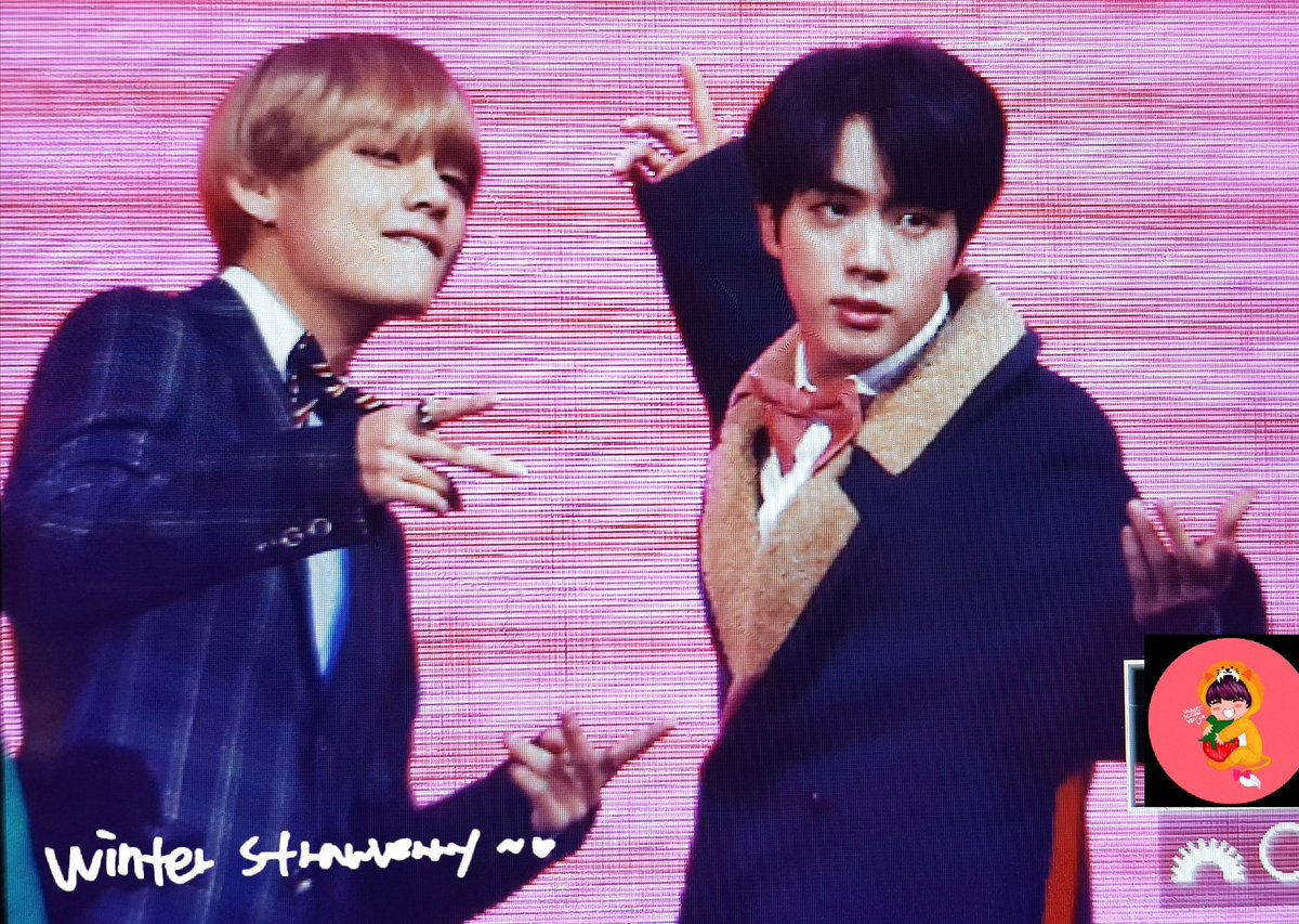 winterVerry1230's tweet photo. PRE / 171225 SBS 기요대전 #태형 #뷔 #태태 #석진 #방탄소년단 @BTS_twt ㅋㅋㅋㅋ 귀여워 💜💖 https://t.co/P2bEBAt50r