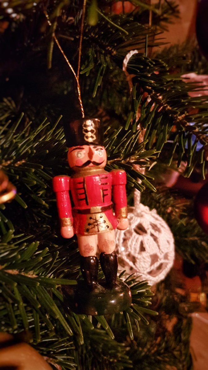 britishberliner's tweet photo. #Portraits of our #christmastree in #Germany! As a #BritishGerman #family, we mix our #Christmastraditions in order to #makeChristmas as #British & #German as possible! Frohe Weihnachten! #images #christmas #Christmas2017 #FroheWeihnachten #Weihnachten https://t.co/ax6IN9H4W8