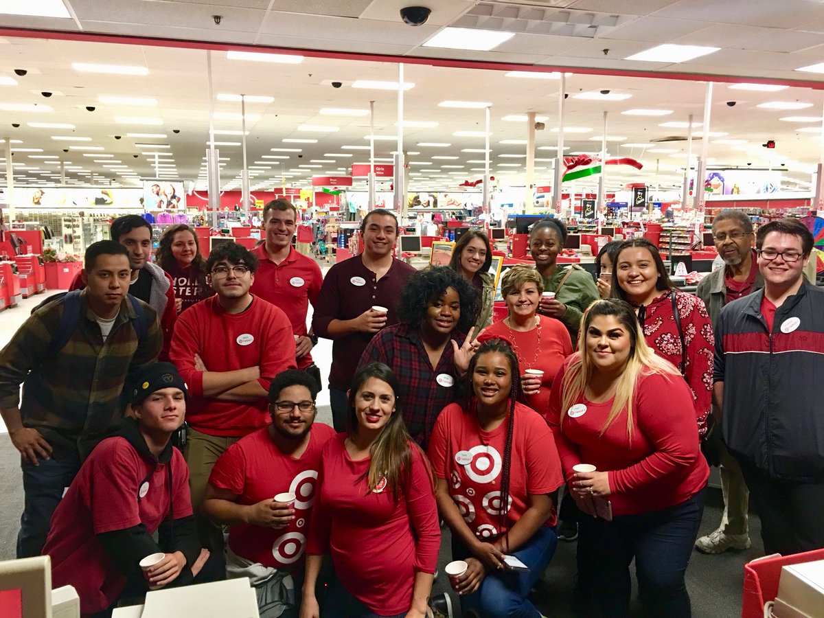 Nothing but smiles from this recovery squad as we cheered to a fun closing on Christmas Eve. Proud STL moment walking out of the store feeling accomplished 💪🏽#NorcoSquad #ChristmasEve2017 <a href="/WhitneyJellar/">Whitney</a> #WorkSomeWhereYouLove