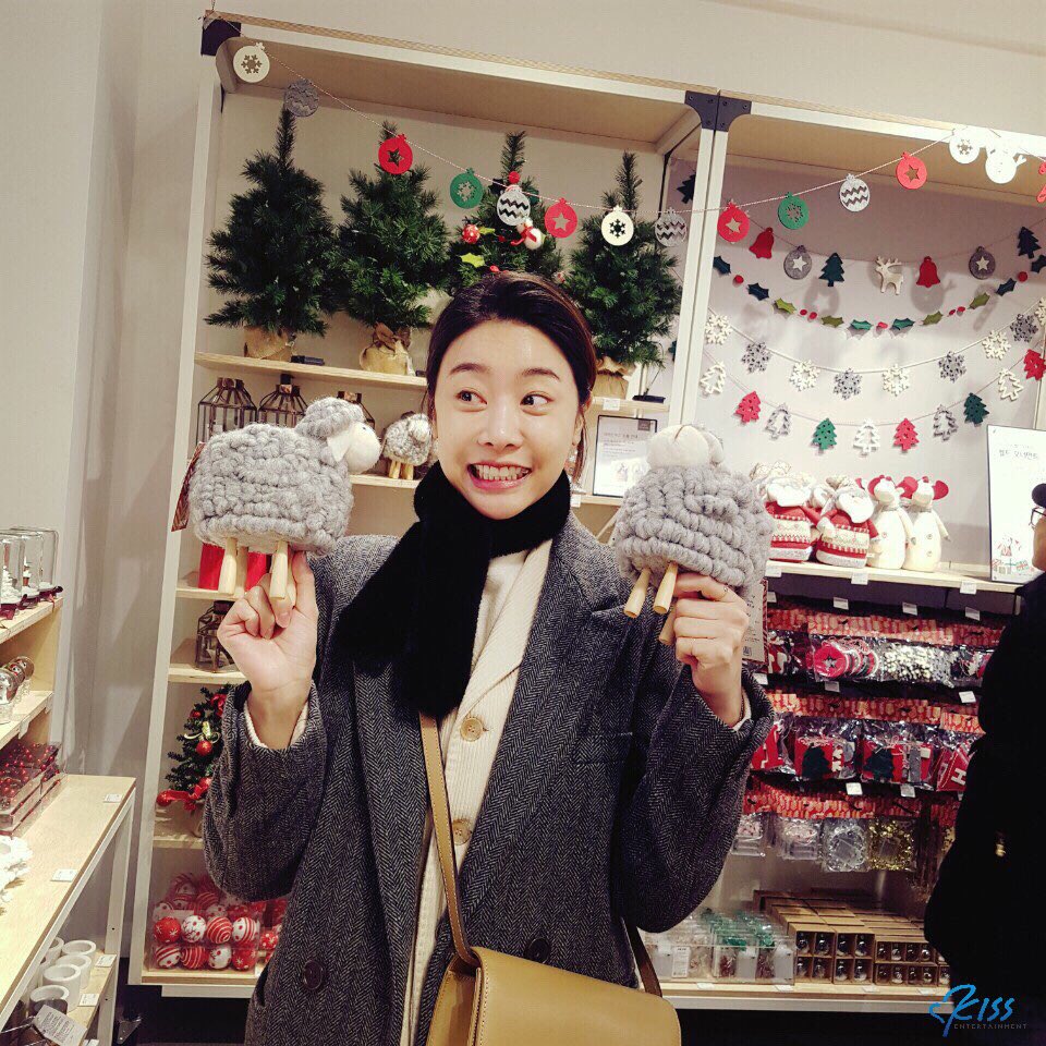 GirlsDay_JPN's tweet photo. ハッピーメリークリスマス🎄💕
デイジーの皆さん、良いお年を！
#GirlsDay #걸스데이 #メリークリスマス https://t.co/77Ivojqn2x