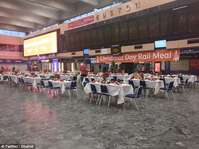 MrASingh's tweet photo. Amazing!

London Euston Station will host a full Christmas lunch for 200 homeless people today!

Shoutout to all the businesses opening up their space to feed the homeless today! 🙏🏼 #ChristmasDay2017 https://t.co/cTuCLjSXYP