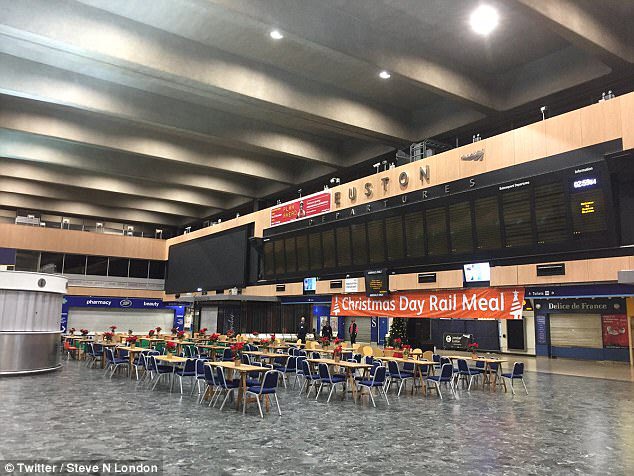 MrASingh's tweet photo. Amazing!

London Euston Station will host a full Christmas lunch for 200 homeless people today!

Shoutout to all the businesses opening up their space to feed the homeless today! 🙏🏼 #ChristmasDay2017 https://t.co/cTuCLjSXYP