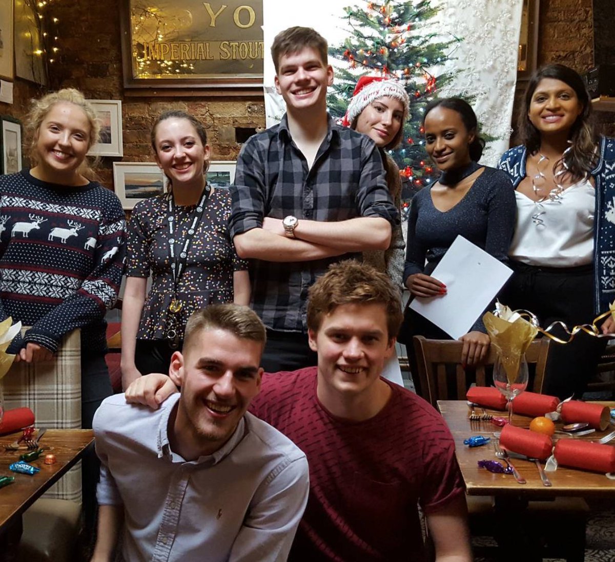 YoungsPubs's tweet image. A very Merry Christmas from all in the Young's family. 

To the hundreds of team members working in our pubs today, thank you so very much for all your hard work!