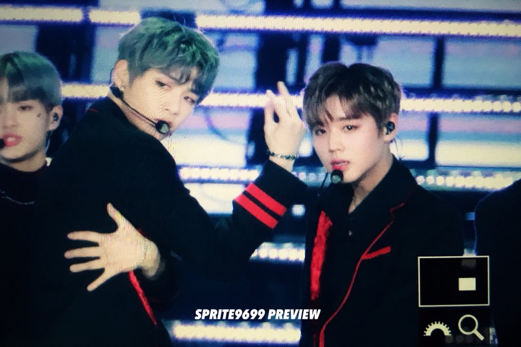 sprite_9699's tweet photo. 171225 SAF
#강다니엘 #박지훈 #워너원
#nielwink #녤윙 https://t.co/mnsoxSmjd6