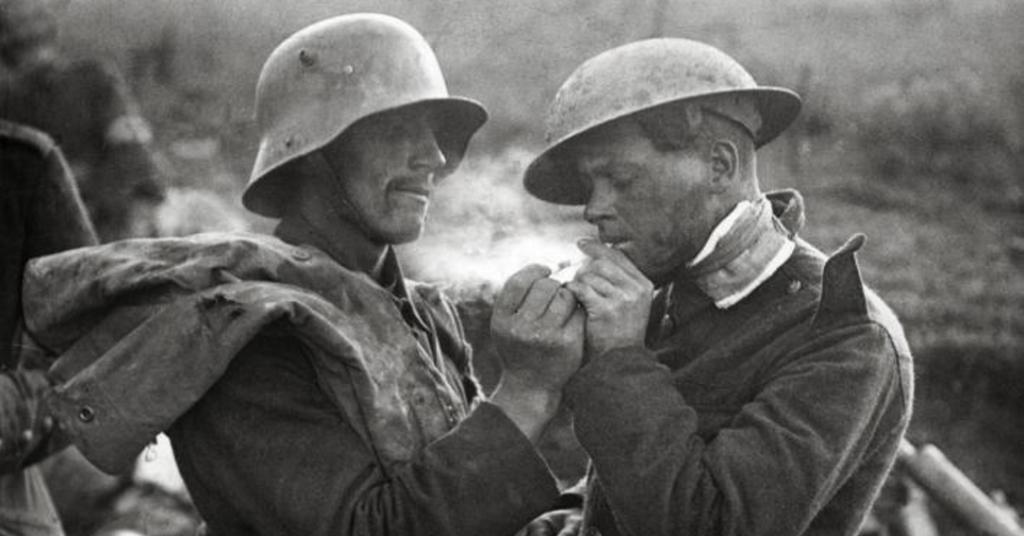 It was on #ThisDayinHistory 1914,  that the spirit of Christmas overrode the perils of warfare. histv.co/2BDyNyL