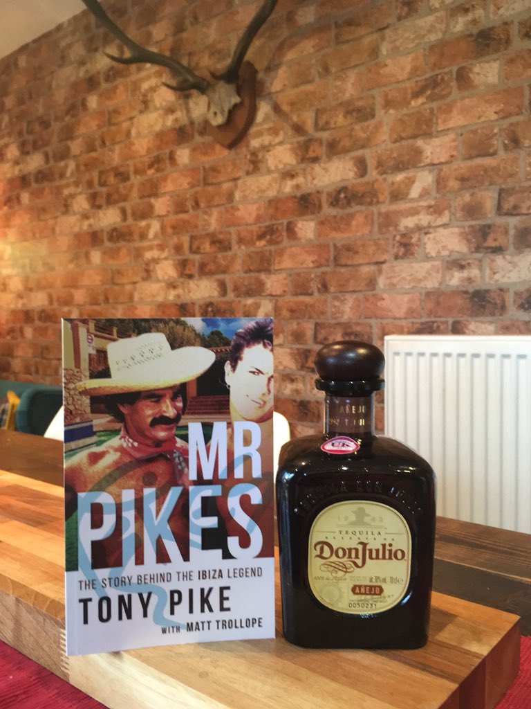 blockerbriggs's tweet photo. @MrPikesIbiza @PikesHotel wife’s done good. Two great presents. Can’t wait to get stuck into both!! Merry Christmas X https://t.co/EpO6GGXUVT
