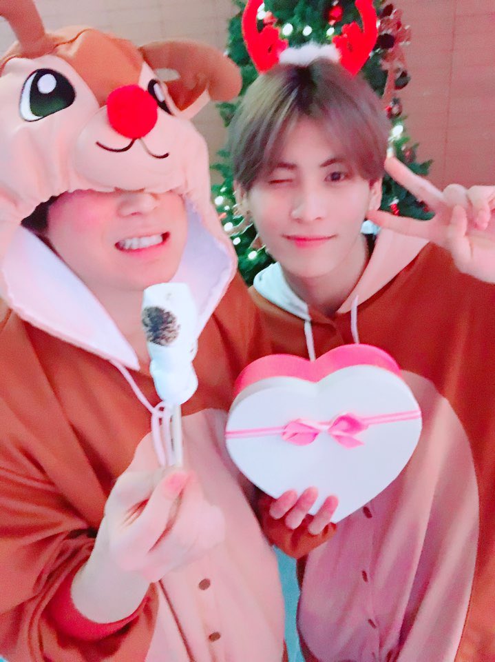 SF9_FANCLUB's tweet photo. [📸] 🎅Santa claus Family 9 🎄

즐거운 마니또 타임💌
오늘도 화목한 Santa claus Family 9 ❤️

#SF9 #에스에프나인 #Santaclaus_Family_9 
#메리크리스마스 #MerryChristmas https://t.co/pUS6iQ6D1b