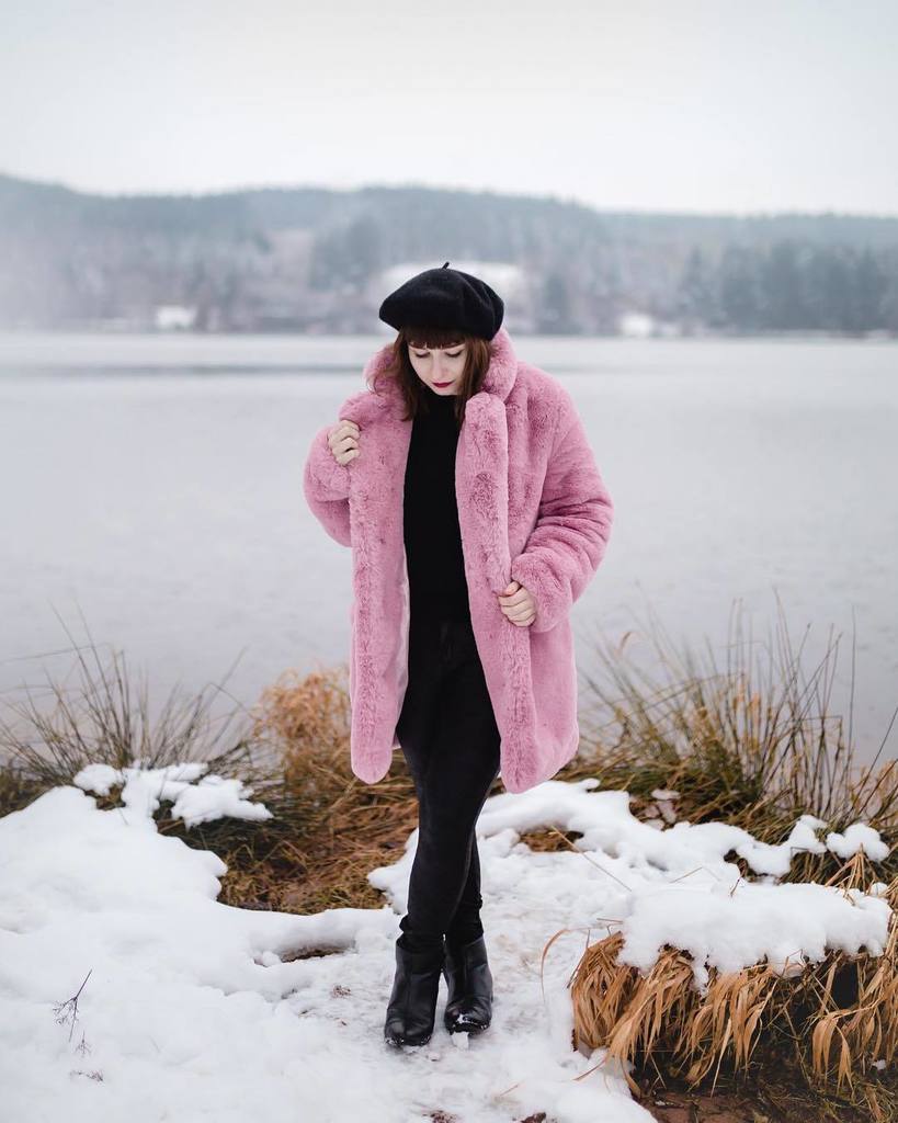 tessaholly's tweet image. Merry Christmas 🎄 I was so hoping to wake up to snow but alas it’s too warm so here’s a photo from when it did snow ❄️ there are more photos of this @lotd_com outfit on my blog! 📷: @marieefrancesca
.
.
.
.
.
.
.
#merryandbright #aquietstyle_christmas #makelightfestive #c…