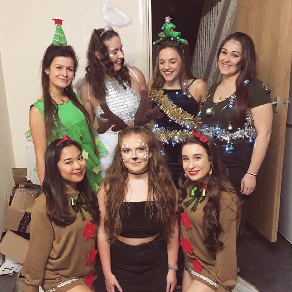 CharmerCheer's tweet photo. Merry Christmas from all of us! Hope everyone has a wonderful day 🎁🎄 https://t.co/jJCmX6qMxW