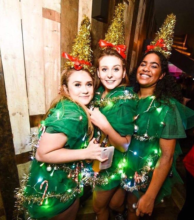 CharmerCheer's tweet photo. Merry Christmas from all of us! Hope everyone has a wonderful day 🎁🎄 https://t.co/jJCmX6qMxW