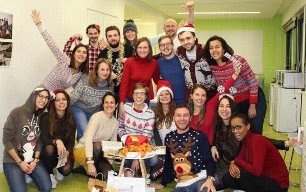 EnactusFrance's tweet photo. Toute l'équipe @EnactusFrance vous souhaite de très belles fêtes de fin d'année avec votre entourage ! 
#WeAllWin https://t.co/TiUZNJJFZX