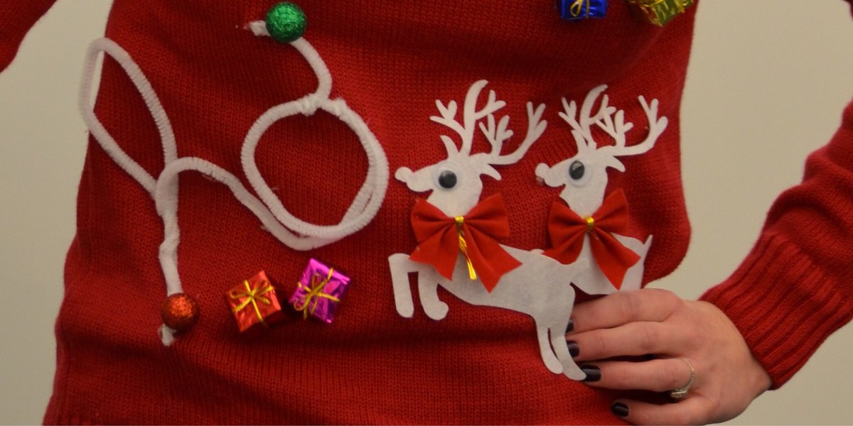 Du weißt, dass es ein gutes Weihnachtsfest wird, wenn du diesen fragwürdigen Weihnachtspullover mit einem Lächeln im Gesicht immer noch rocken kannst