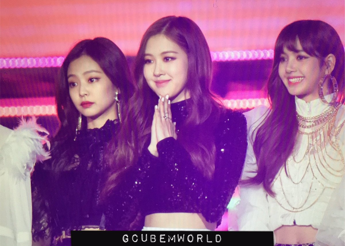 gcube_world's tweet photo. 171225 SBS가요대전 프리뷰
#블랙핑크 #blackpink #로제 #ROSÉ https://t.co/yVRW5yedkt