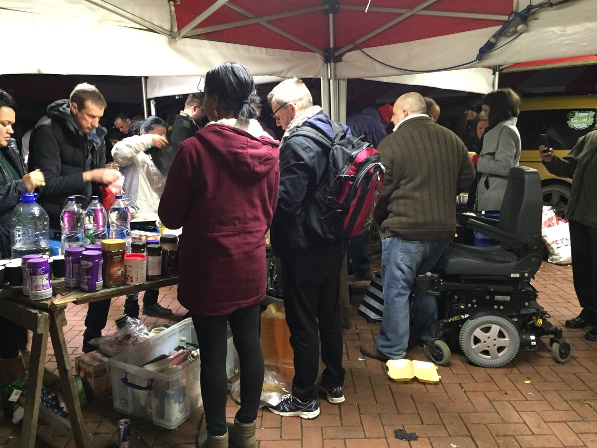 Volunteers give up Christmas Day to help others | Central - ITV News