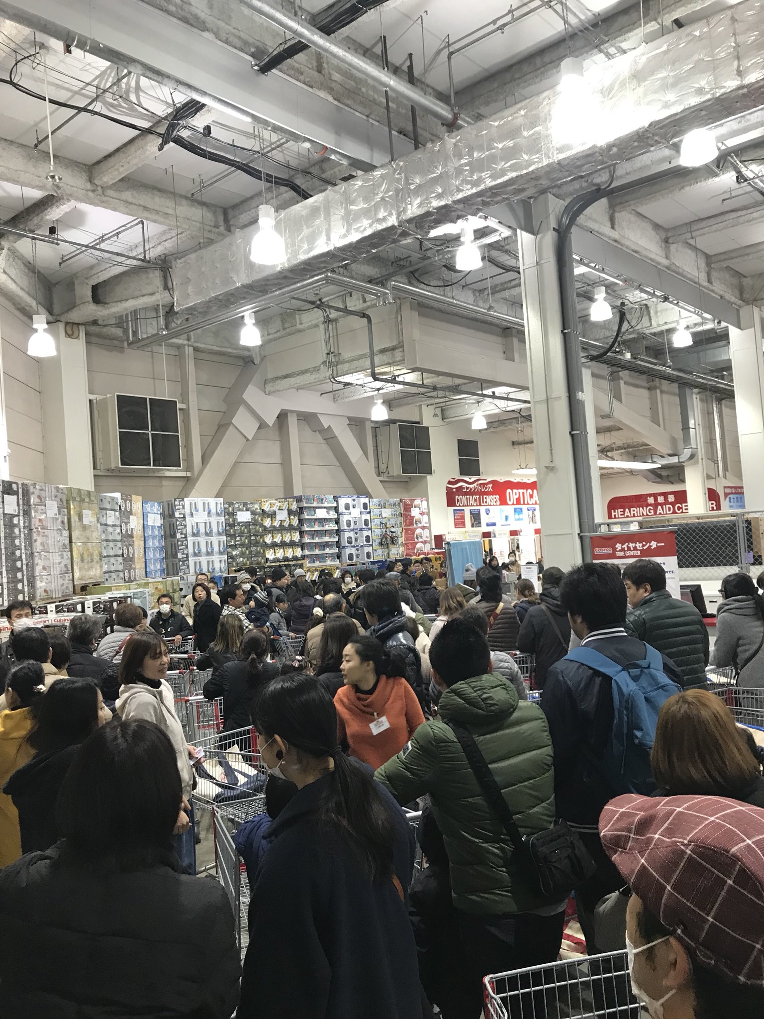 古美術川﨑 川﨑信之 クリスマス前日の祝日に朝一で行ったコストコは 地獄の混雑でした 写真は 駐車場待ちに一時間近くかかってからの 入場制限の図 メリークリスマス コストコ T Co Lcd3i9wqv1 Twitter