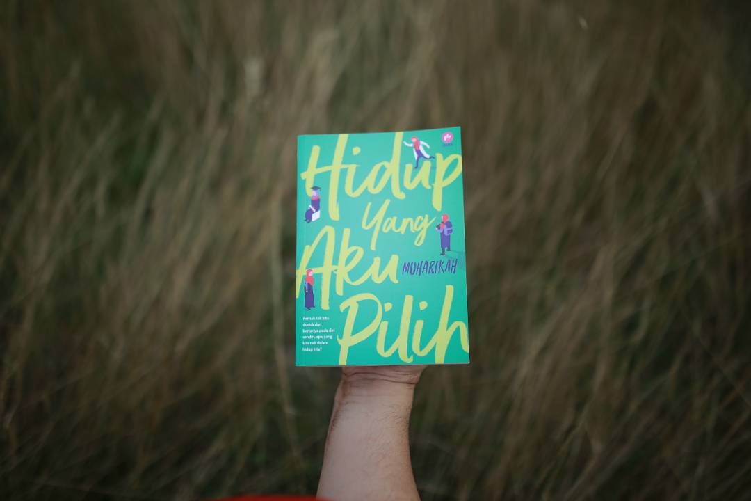 imanpublication's tweet photo. "Hidup kita ini ibarat roda. Sekejap di atas, sekejap di bawah. Apabila kita di bawah, Allah sebenarnya nak ajar kita pelbagai cara untuk kita bangkit semula." - @muharikah
#HYAP #HidupYangAkuPilih #PilihanMuharikah https://t.co/Ct6UQjjLfl