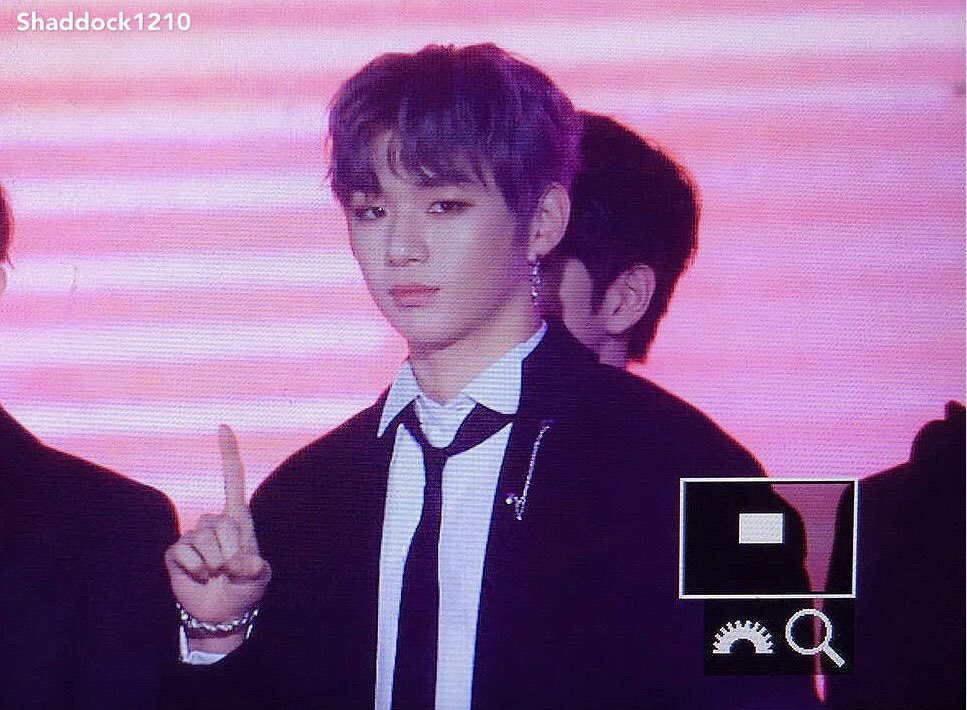 shaddock1210's tweet photo. 171225 Fighting☝️
#강다니엘 #KangDaniel #워너원 https://t.co/g8cZVJoG7O