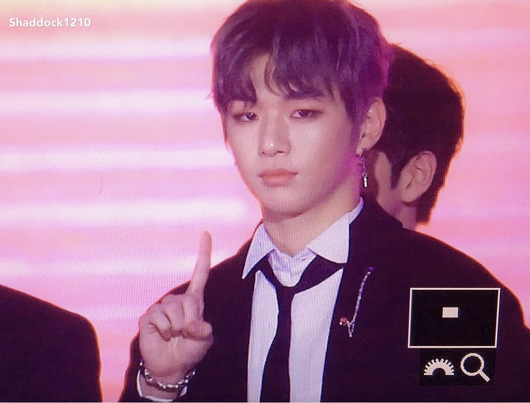 shaddock1210's tweet photo. 171225 Fighting☝️
#강다니엘 #KangDaniel #워너원 https://t.co/g8cZVJoG7O