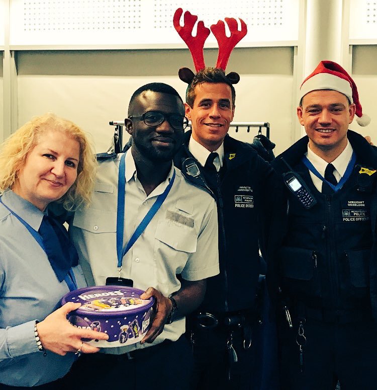 SadiqKhan's tweet photo. From Hillingdon to Hackney to Havering and beyond - thank you to our police and security services, firefighters and support teams, emergency service and NHS staff working hard across our city today. #HappyChristmas https://t.co/OCpmFH3N2J