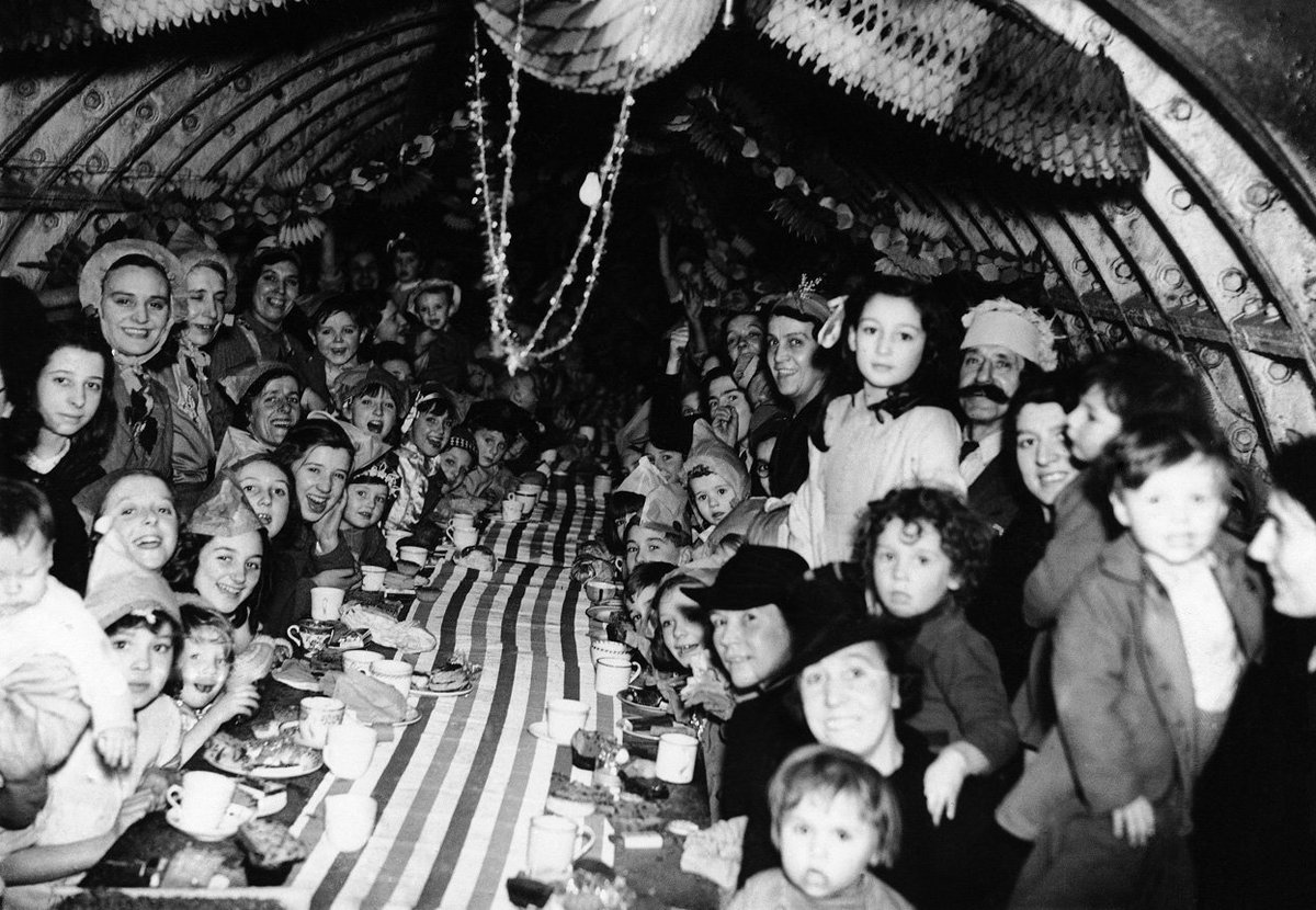 museumframes's tweet photo. Christmas 1940 - The British celebrate in a subterranean bomb shelter in London. #MerryChristmas #Throwback  🇬🇧🎄 https://t.co/591jV9bAq7