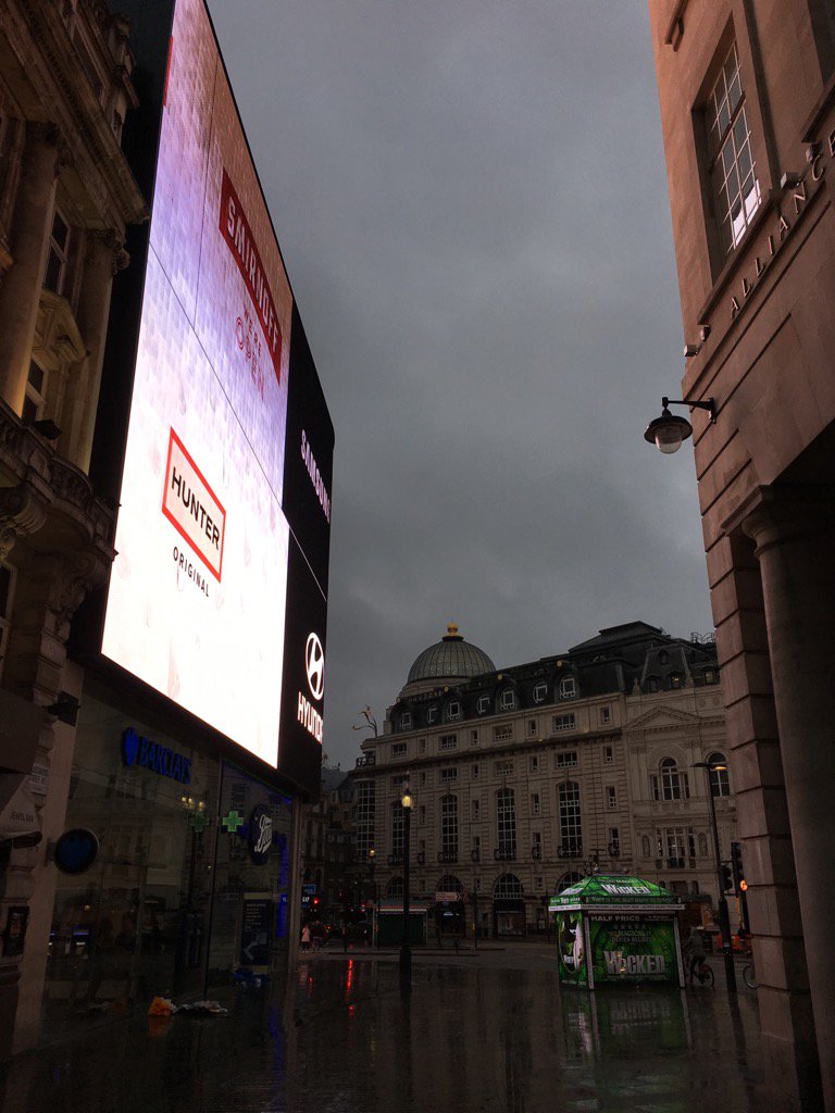 PetrocTrelawny's tweet image. London on Christmas Day.  Ashamed by the number of people waking up in doorways and on pavements this morning.