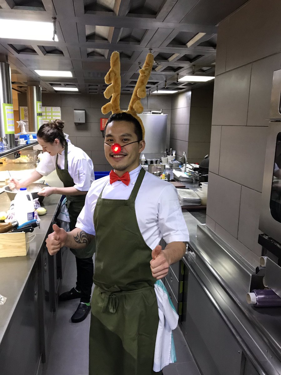 Merry Christmas from the <a href="/FeraAtClaridges/">Fera at Claridge's</a> team ! <a href="/jingwang_/">Jing Wang</a> <a href="/mjstar88/">Matthew Starling</a> xxxx