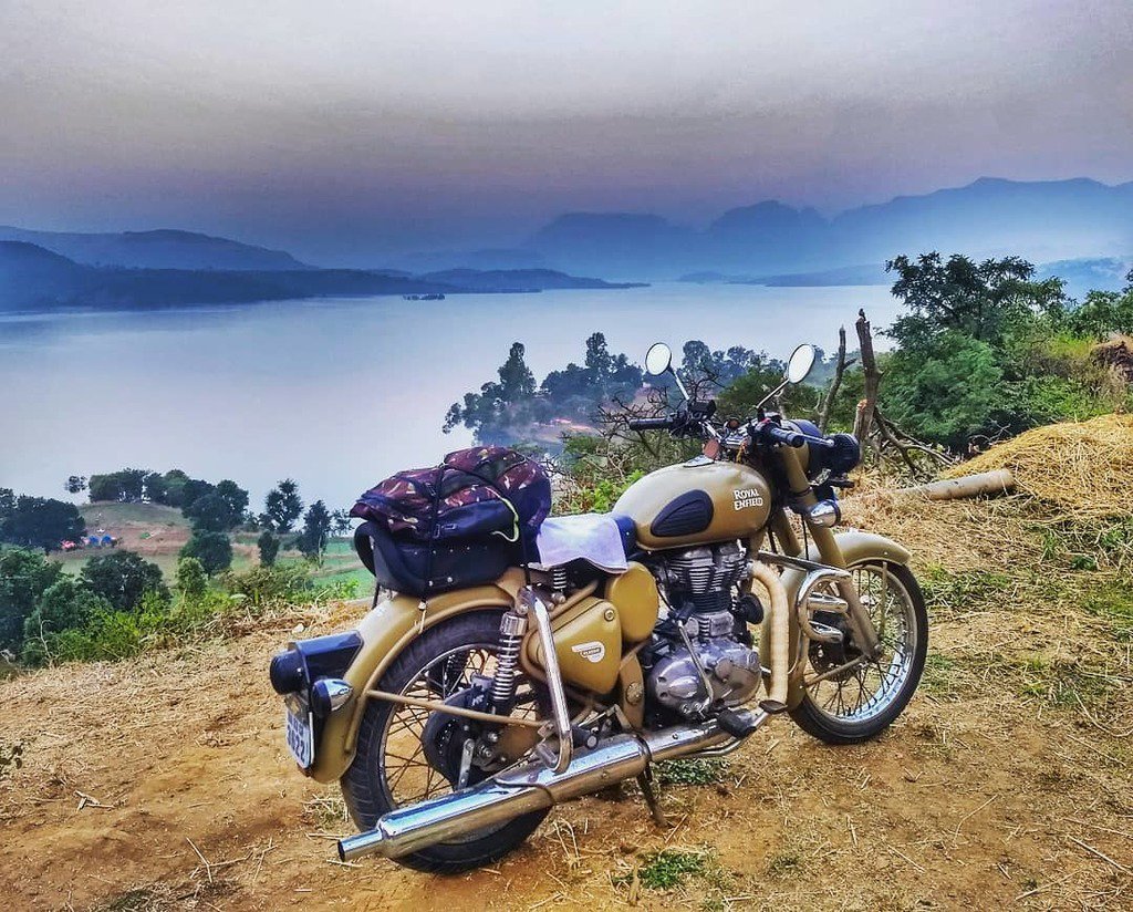 jaydeokolekar's tweet photo. Bhandardara • Trimbakeshwar • Nashik
Last ride of 2017 turned out to be a Lovely experience with full adrenaline rush through out the journey. 
#solo #bhandardara #nashik #royalenfield #bullet #500cc #motorcycle #scenery #peace #2018 #more2come #maharashtra #nature #peace #n… https://t.co/X7ITTIst1O