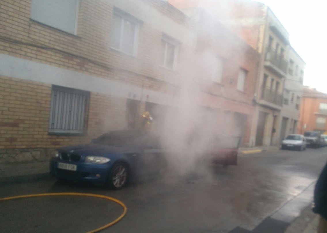 infoanoia's tweet photo. Tres cotxes cremats en un carrer de Vilanova del Camí https://t.co/qXV2hFZHax https://t.co/JUeMnN4aRY