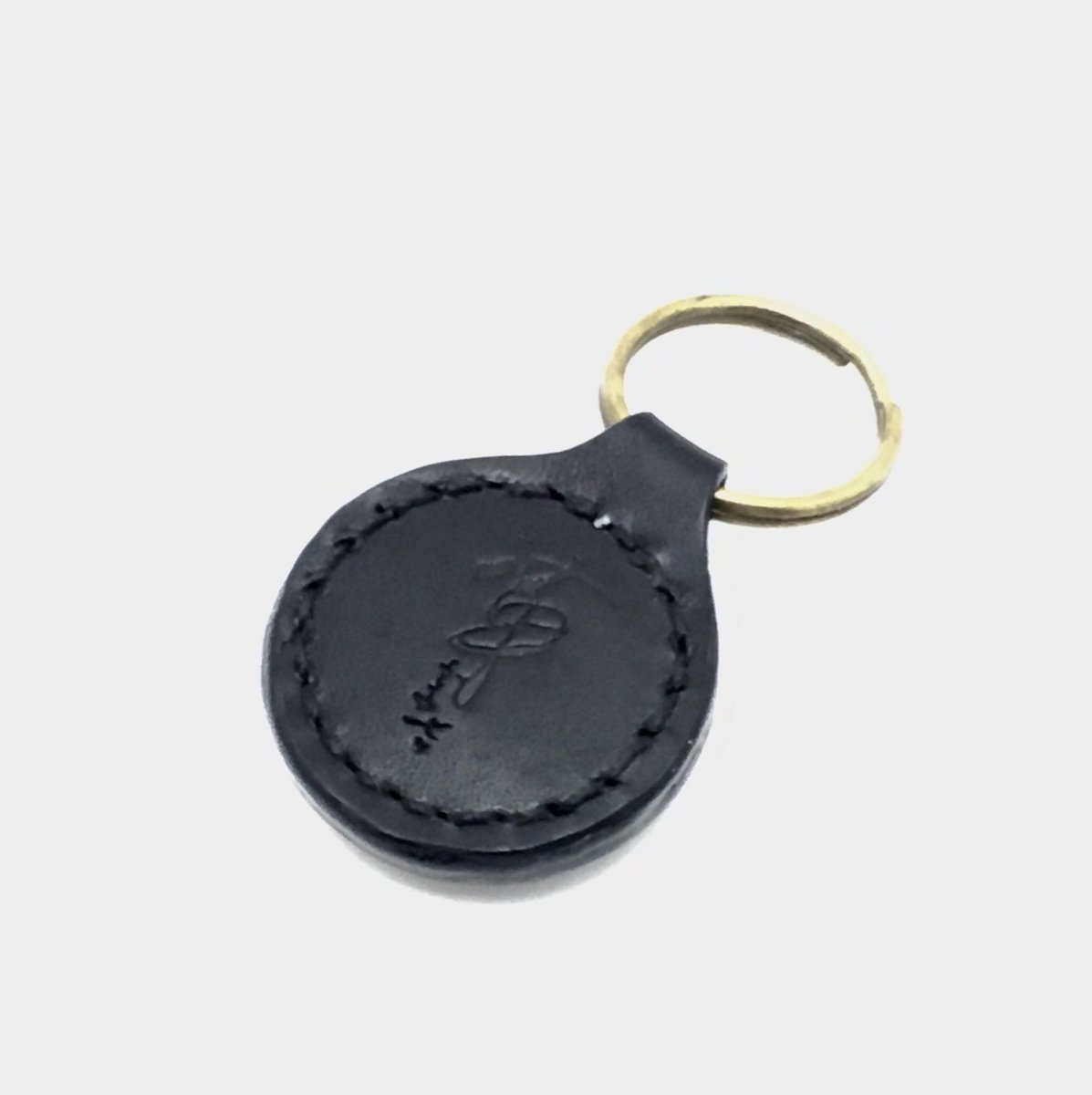 革まさ 新しいボトルキャップコンチョキーホルダーができました 今回はアンカースチームビールの王冠を使用しました オシャレな感じに仕上がりました ショップはこちらhttps T Co Q2wckimba2 革まさ ハンドメイド レザークラフト 革 王冠