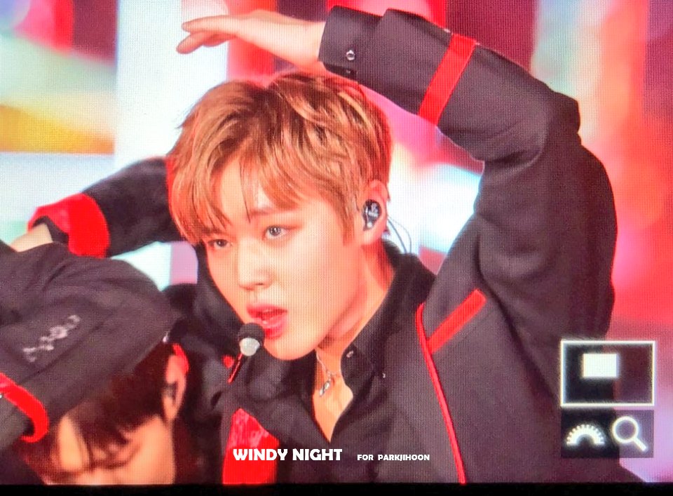 windynight529's tweet photo. 171225 오늘 도 잘생긴 후니💜💜 #워너원 #박지훈 https://t.co/F1IJXUqkOY