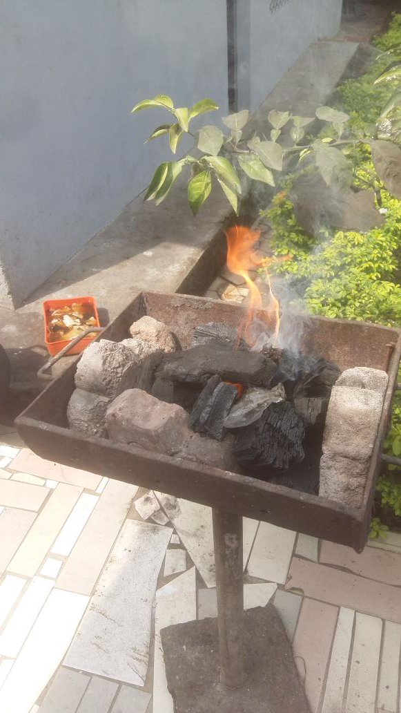 Bor_Fotso's tweet photo. I see the army of the dead walking. Where the wall meets the sea, the mountain like an arrow head.
The lord of light showed me.
#GameofThrones #gotaddict #JonSnow #christmas #barbecue https://t.co/A0ZTBErsD7