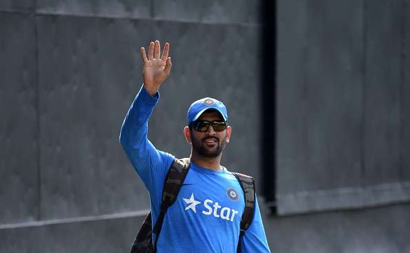 Wahcricketlive's tweet photo. 36 साल की उम्र में 26 साल वालों पर भारी है धोनी: रवि शास्त्री 
https://t.co/0L08EVcDjq https://t.co/NGFASFQ3LX