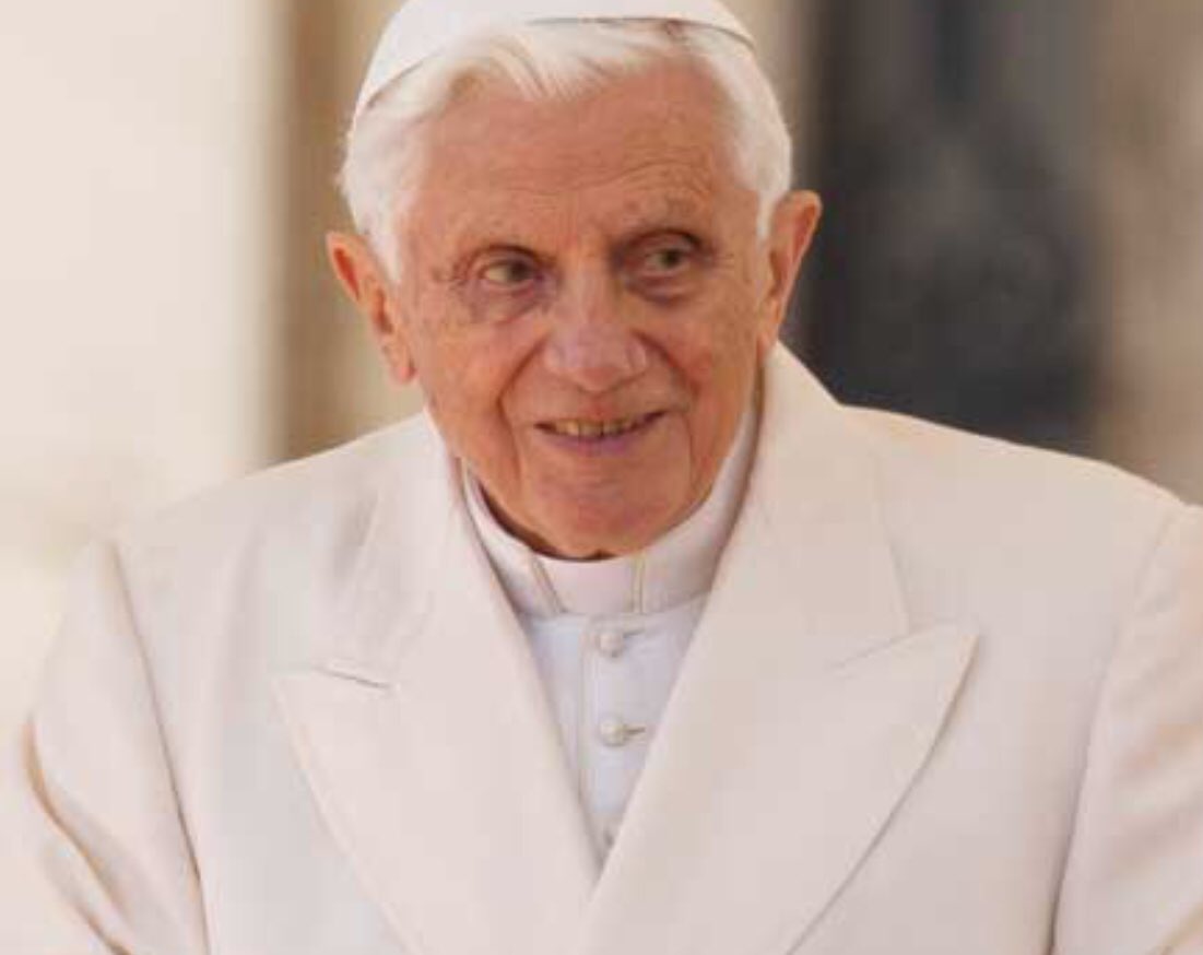 holysmoke's tweet photo. Wishing a very Happy Christmas to His Holiness! https://t.co/BYqLuBfdSz