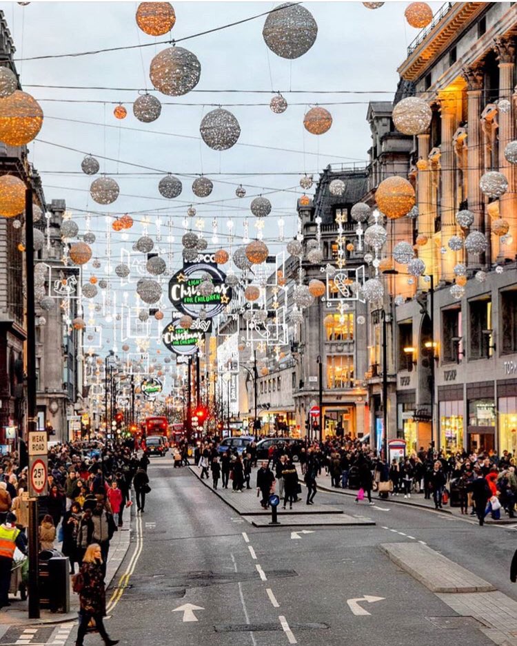 OxfordStreetW1's tweet photo. MERRY #CHRISTMAS π«ππ
Weβre closed today but weβll be back open from 8am tomorrow for #boxingday. Congrats to @monsurphotography on Insta πΈ for winning our 7th & final #OxstLightsOn Β£25 gift card πβ¨ #OxfordStreet https://t.co/IT6Noa9Nhs
