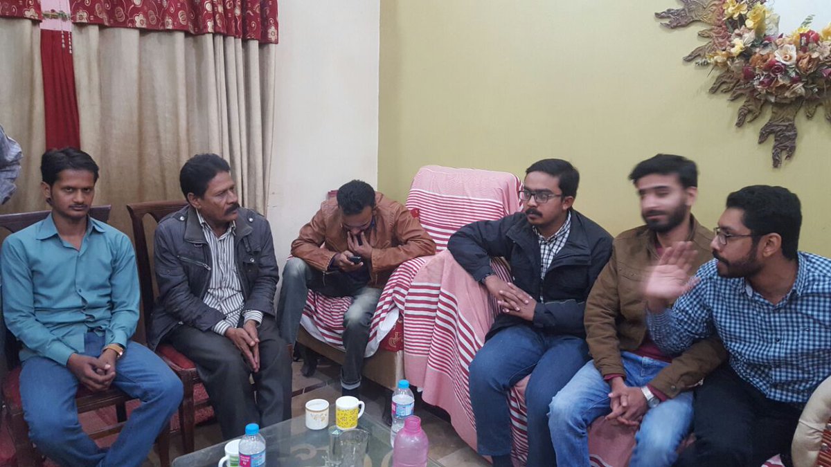 ahmadhussainpk's tweet photo. Vice president Sindh south region @syed_emaduddin & General secretary #DistEast @AzfarAli78 meeting with Shah Faisal town public PS120 and having a talk about the 7th Jan jalsa in #DistCentral Liaquatabad fly over #apml #pakistan #pervezmusharraf https://t.co/NpdRe2G0UN