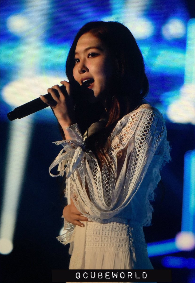 gcube_world's tweet photo. 171225 SBS가요대전 프리뷰
#블랙핑크 #blackpink #로제 #ROSÉ https://t.co/bdzrisK0V3